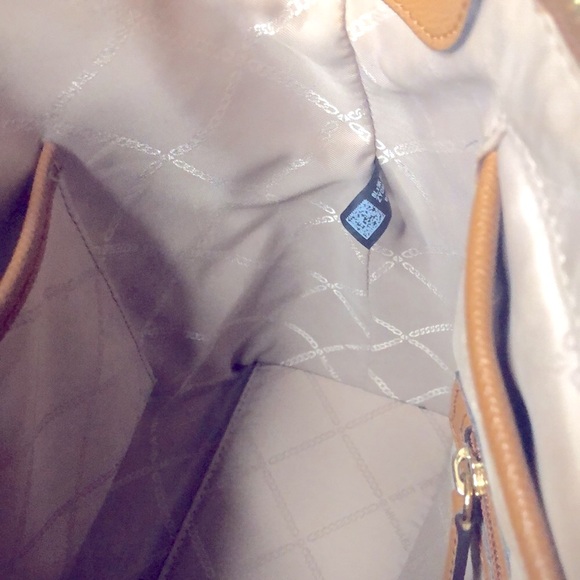 MICHAEL KORS light brown MADDIE lap top tote. - Picture 13 of 16